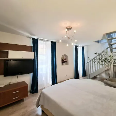 Happy House Apartment *